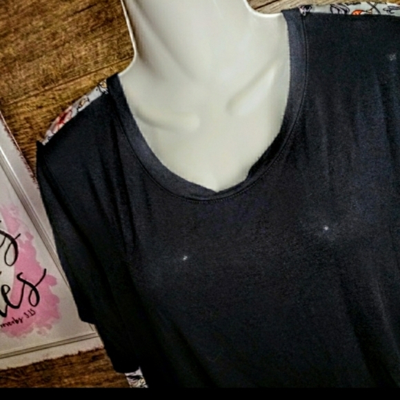 Signature Studio Top Size 1X Pleated Floral NWOT - Picture 8 of 9